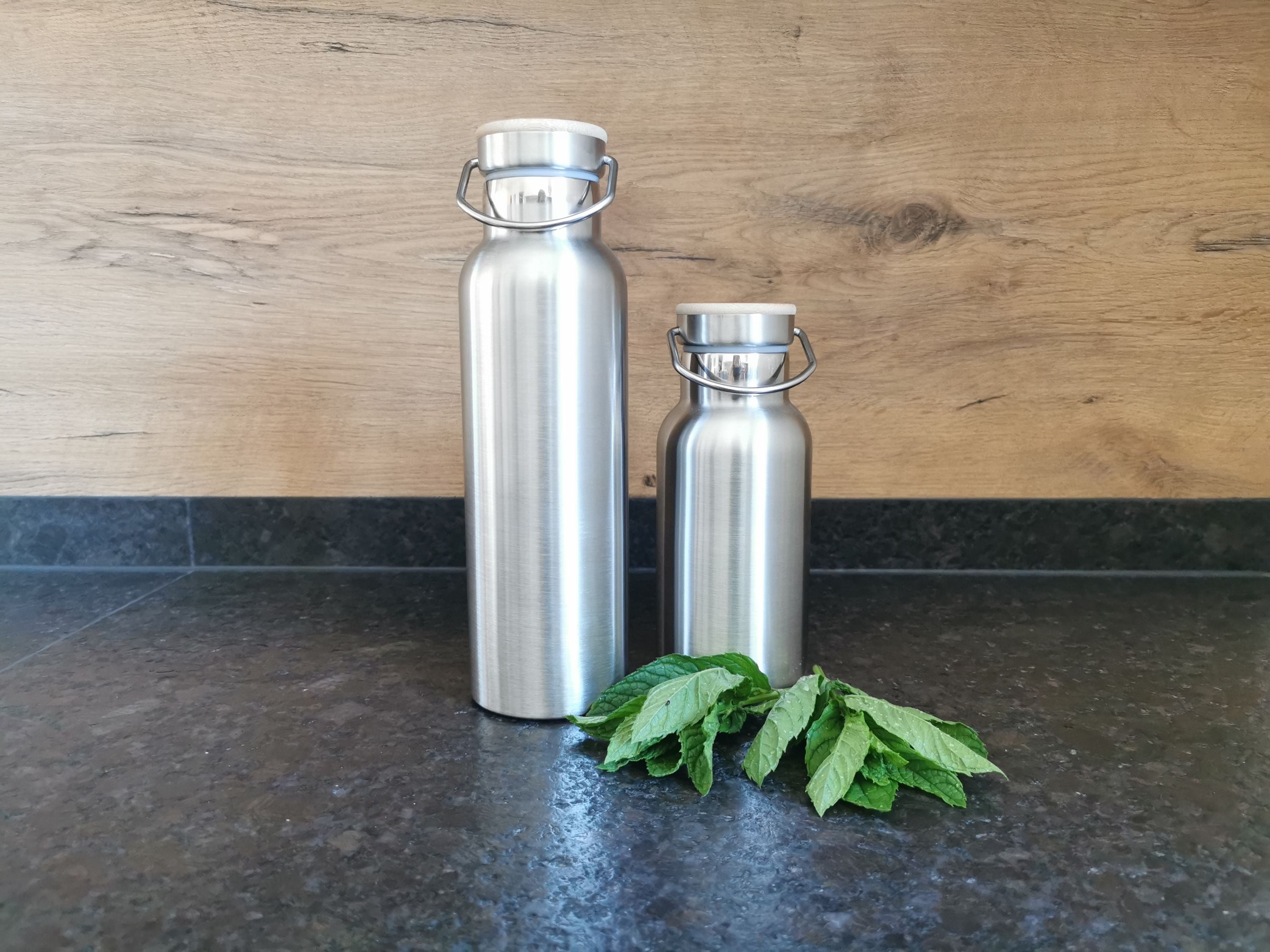 Lenolana drinking bottle insulated bamboo lid